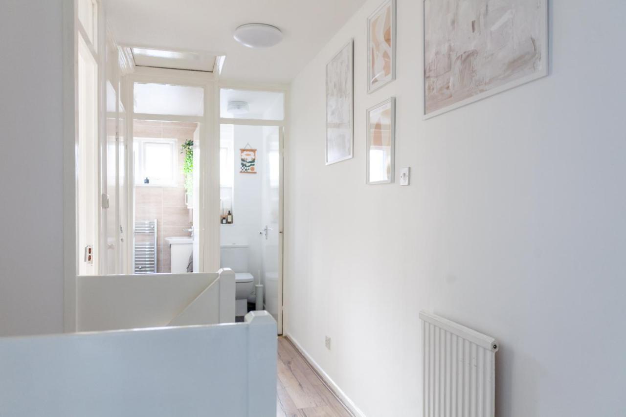 Arte Stays - 3-Bedroom Bright House London, Haggerston, Garden, Parking, 8 Min Walk To Haggerston Station, Weekly Or Monthly Stays, Serviced Accommodation - 7 Guests Extérieur photo