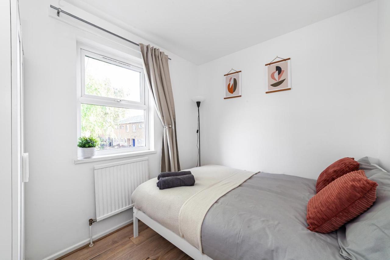 Arte Stays - 3-Bedroom Bright House London, Haggerston, Garden, Parking, 8 Min Walk To Haggerston Station, Weekly Or Monthly Stays, Serviced Accommodation - 7 Guests Extérieur photo