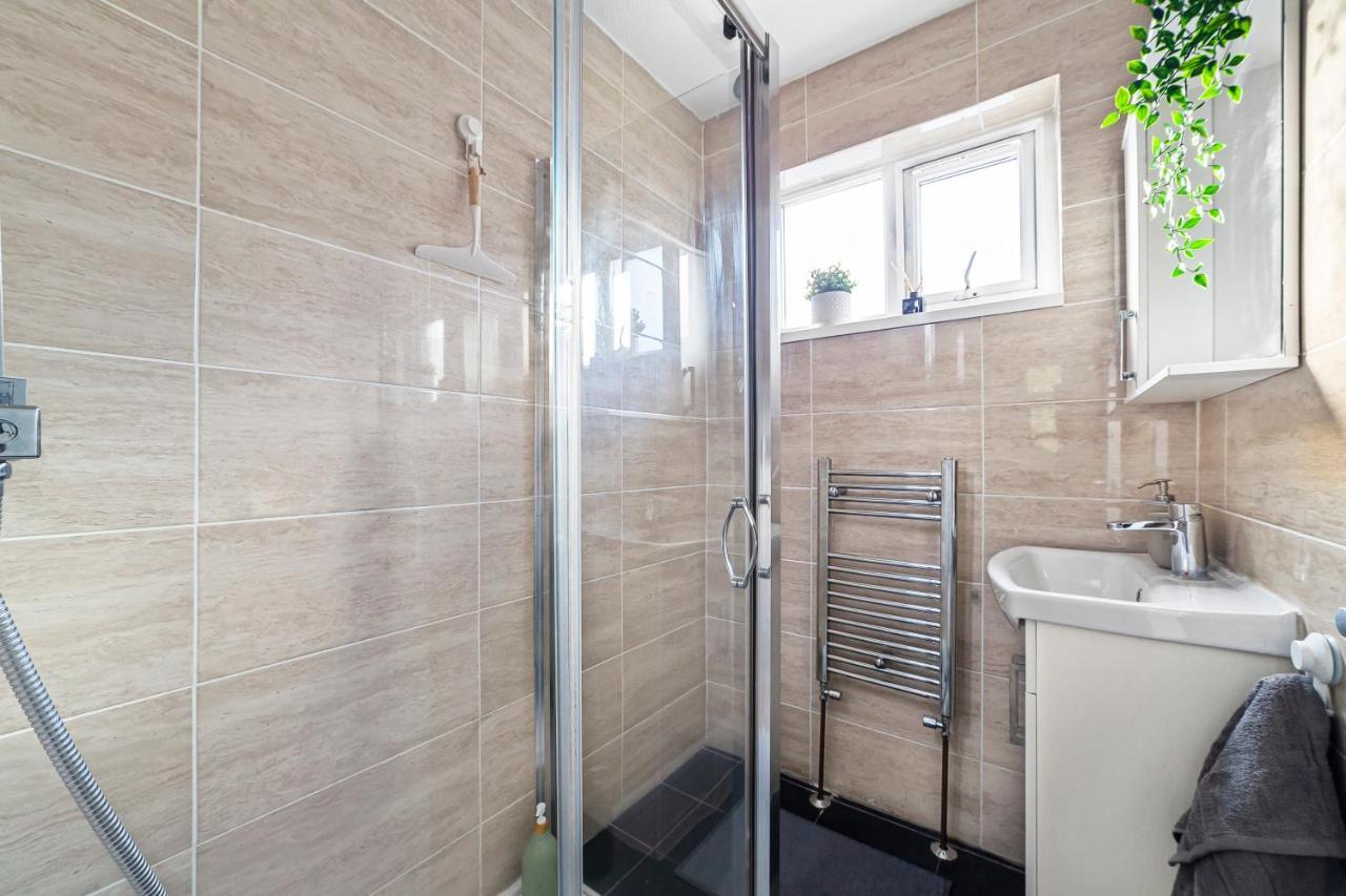 Arte Stays - 3-Bedroom Bright House London, Haggerston, Garden, Parking, 8 Min Walk To Haggerston Station, Weekly Or Monthly Stays, Serviced Accommodation - 7 Guests Extérieur photo
