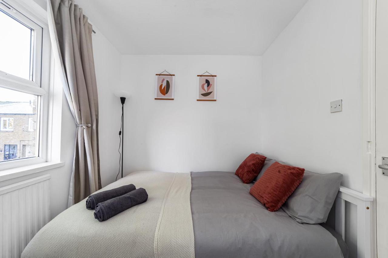 Arte Stays - 3-Bedroom Bright House London, Haggerston, Garden, Parking, 8 Min Walk To Haggerston Station, Weekly Or Monthly Stays, Serviced Accommodation - 7 Guests Extérieur photo